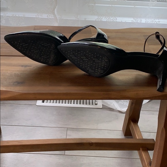 Adrienne Vittadini black patent heels - Picture 2 of 4